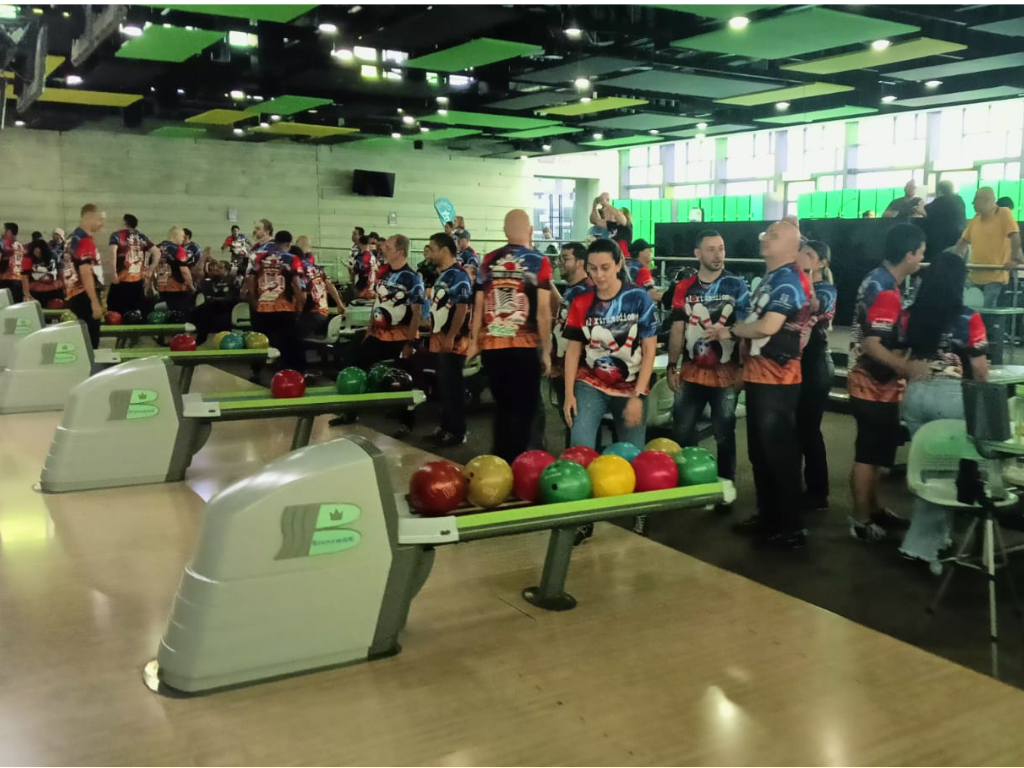 Fotos: Carlos Villada. Llega el 3.er Torneo de Bolos de Medios en Medellín. 80 comunicadores competirán por una causa solidaria con la Fundación Saciar.