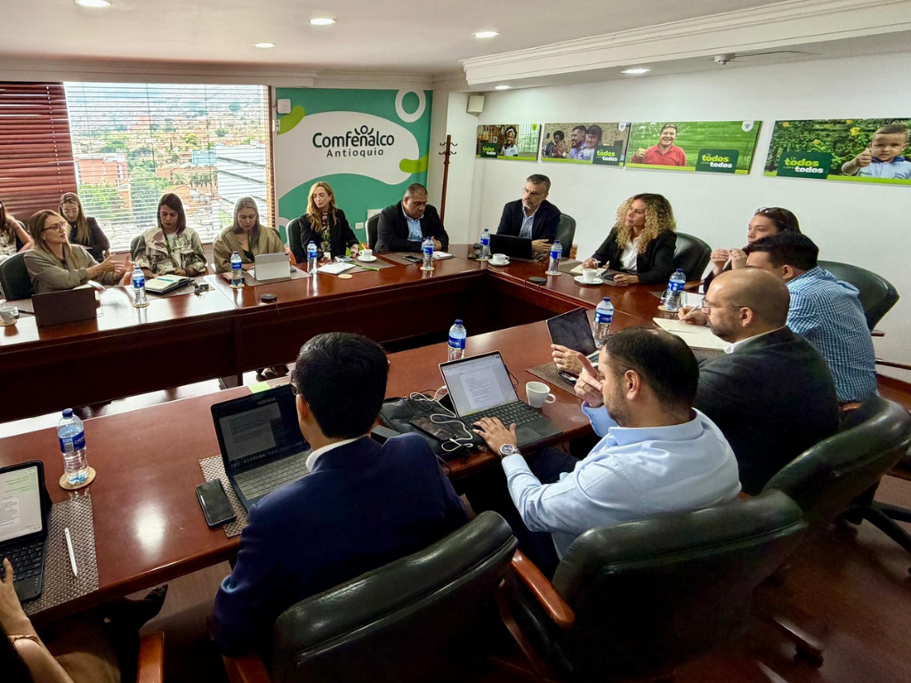 Foto: Mintrabajo. La ministra del Trabajo, Natalia López Fuentes, visitó Comfenalco Antioquia para brindar acompañamiento jurídico y proteger el Sistema de Subsidio Familiar.