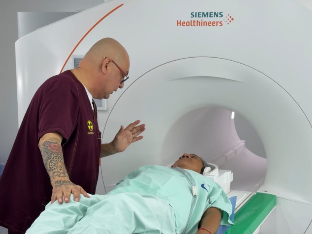 Foto: Savia Salud. Savia Salud beneficia a cerca de 89 mil afiliados en Occidente con nuevos equipos de tomografía y resonancia en Santa Fe de Antioquia.