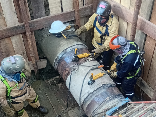 Foto: EPM. EPM repara tubería de acueducto a 3 metros de profundidad en el nororiente de Medellín. Conozca barrios afectados y horarios.