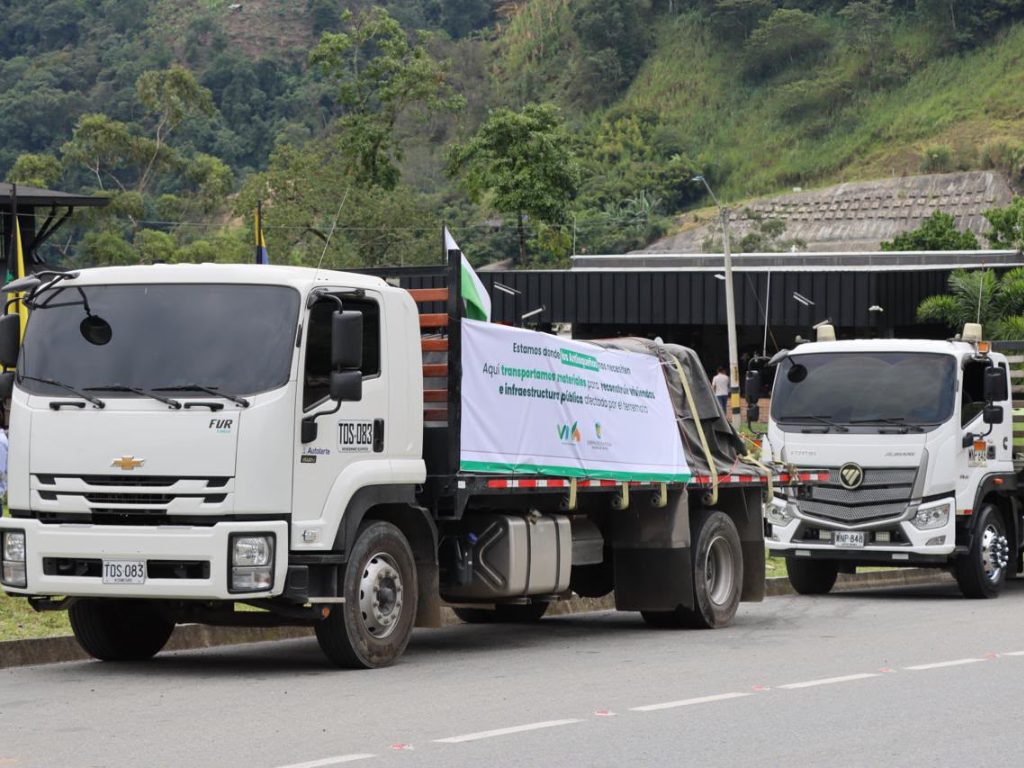 Foto: Gobernación. A un mes del terremoto en Colombia, Antioquia suma 8.812 viviendas afectadas. La Gobernación de Antioquia y VIVA entregan materiales a 1.200 familias.