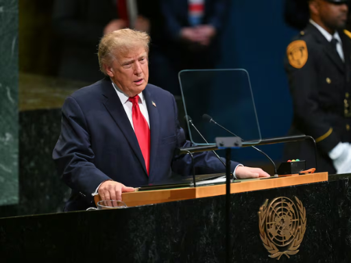 Foto: ANGELA WEISS / AFP. La amenaza militar de Trump en la ONU impacta el comercio regional. Analizamos los riesgos geopolíticos y económicos.