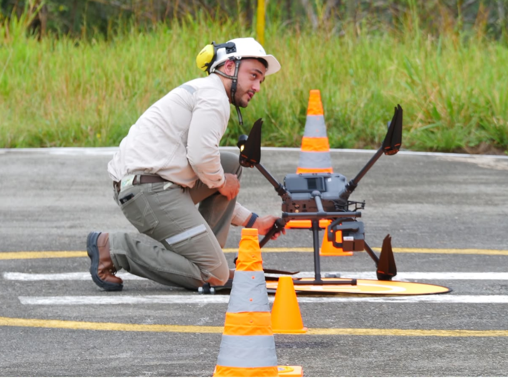 Foto: EPM. EPM obtuvo la certificación de la Aerocivil como operador de aeronaves no tripuladas. La tecnología optimiza el monitoreo de infraestructura y la seguridad.
