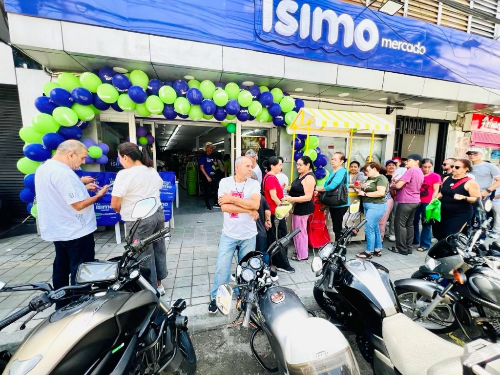Foto: ISIMO. Ísimo abrió dos nuevas tiendas en Antioquia, en los barrios Manrique y San Javier, en Medellín.