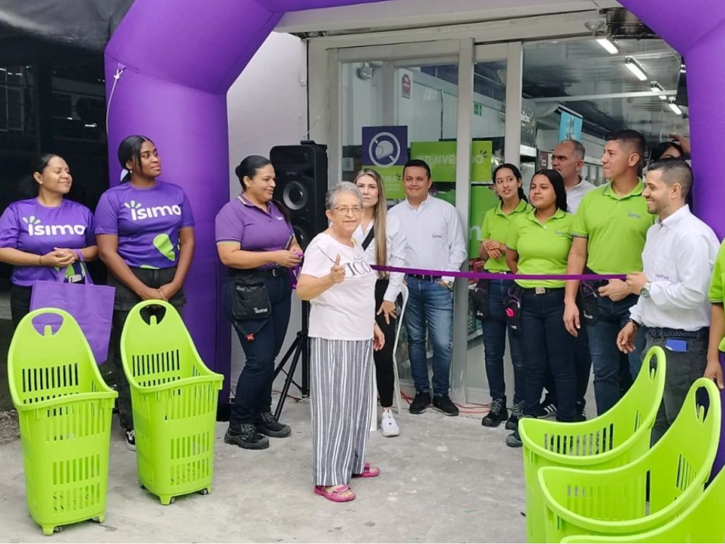 Foto: Cortesía. Ísimo abrió dos nuevas tiendas en Antioquia, en los barrios Manrique y San Javier, en Medellín.