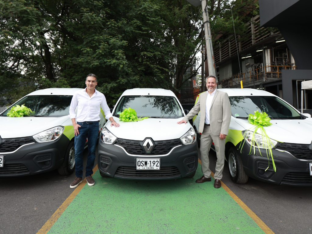 Foto: Renault. Renault-Sofasa entregó una flota de 32 utilitarios Renault Kangoo a Haceb para potenciar su servicio técnico en más de 800 municipios de Colombia.