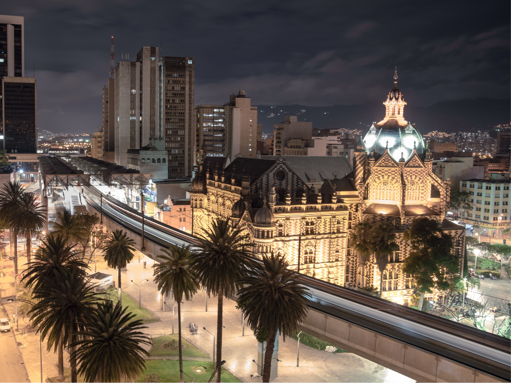 Foto: Canva. Llega la Semana del Turismo Medellín 2026 del 22 al 25 de septiembre. Conozca la agenda de formalizacion, negocios y seguridad turistica.