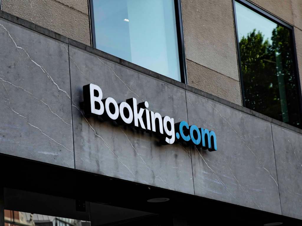 Foto: Cortesía. La investigación a Booking en Europa por la Ley de Servicios Digitales indaga anuncios fraudulentos y falta de transparencia en publicidad pagada.