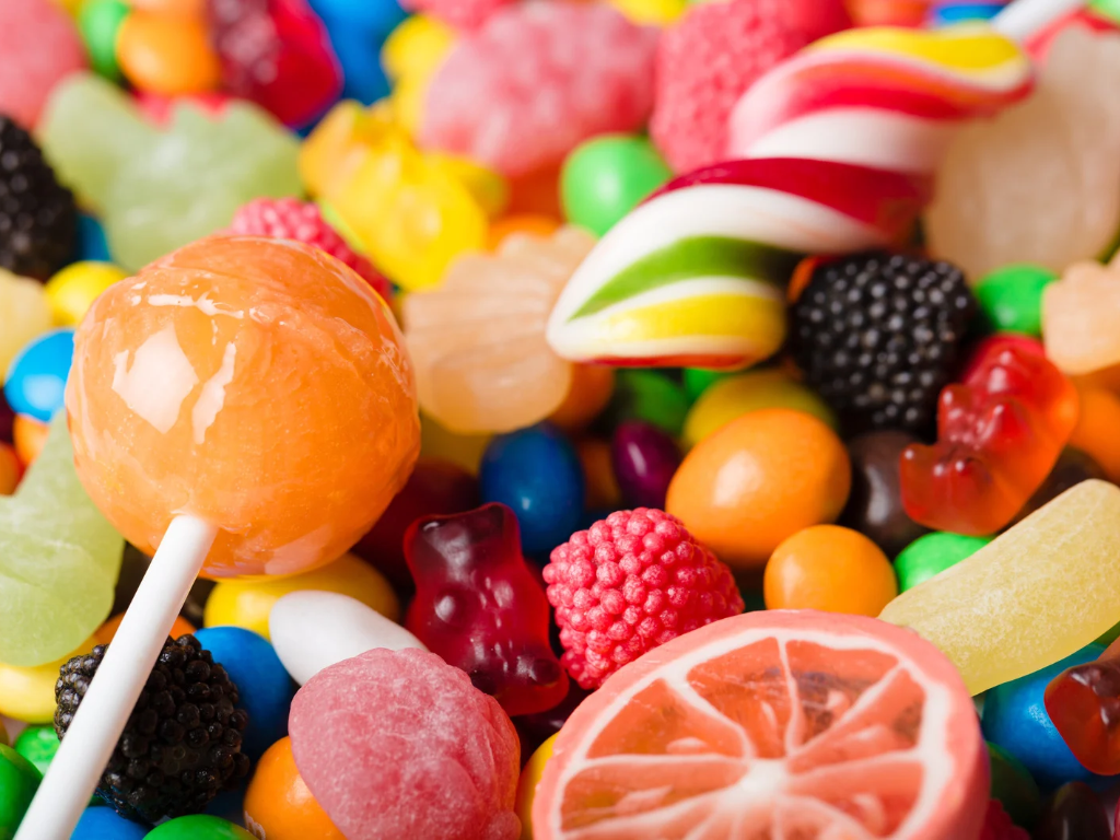 Foto: Canva. Las exportaciones de confitería en Colombia Halloween sumaron US$248,5 millones. Siete mercados superaron las compras de EE. UU. según Analdex.
