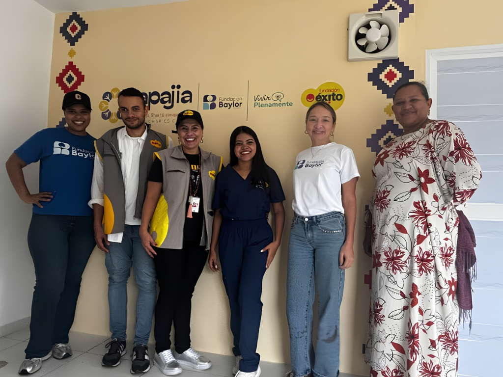 Foto: Fundación Éxito. La salud mental de las comunidades Wayuu APAJIA recibe atención con Fundación Éxito y Baylor: centro de escucha y cifras de Manaure.