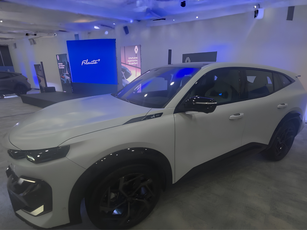 Foto: Juan Carlos Santamaría. El nuevo Renault Filante en Colombia llega con motorización Full Hybrid E-Tech para competir en el segmento E. Conozca características y detalles.