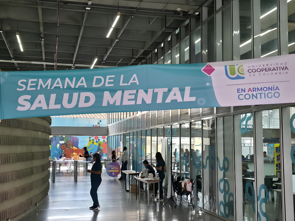 La salud mental en universitarios de Colombia revela que el 50% de crisis nacen de rupturas y duelos. La UCC pide primeros auxilios emocionales.
