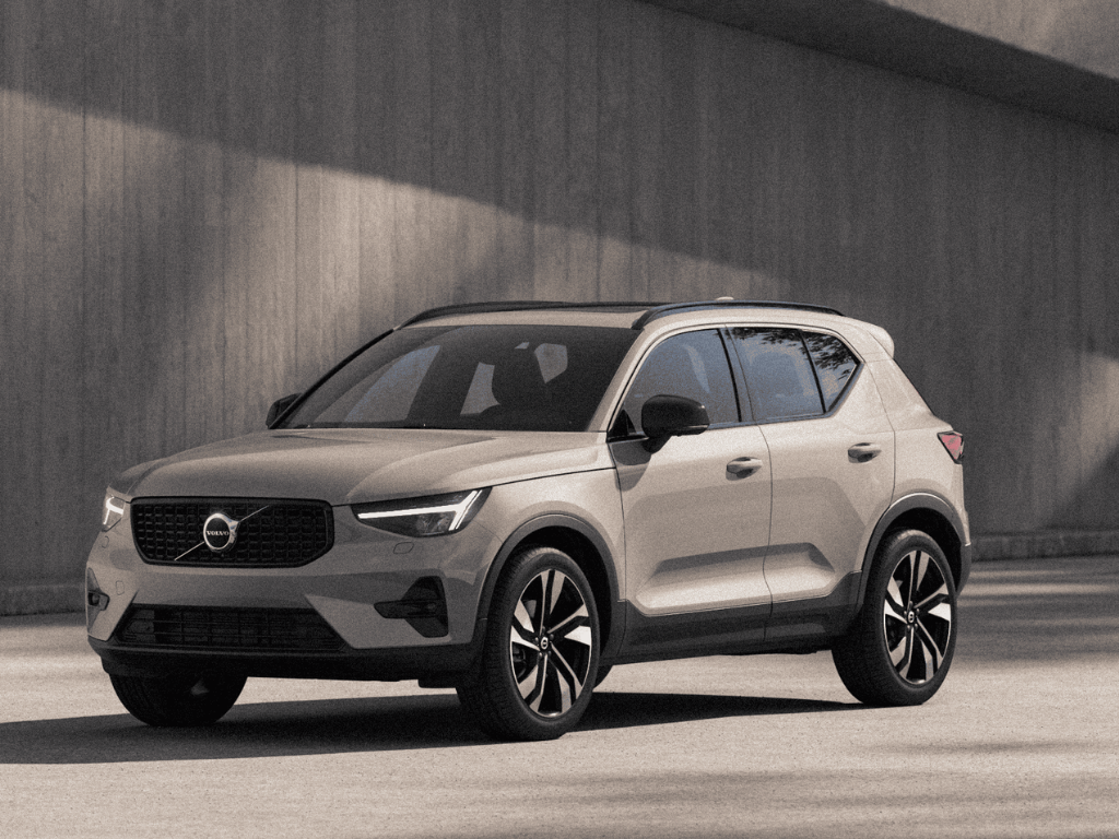 Foto: Volvo. El Volvo XC40 en Expocar Medellín debuta con tecnología Mild Hybrid B4. Astara exhibe su gama eléctrica y la suite Intellisafe en Plaza Mayor.
